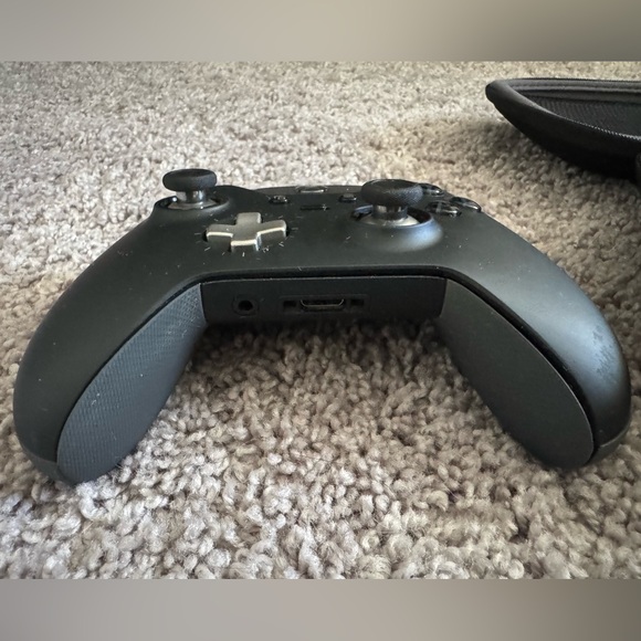 Elite Wireless Controller - Black Will Add Charging Cable - Picture 5 of 7